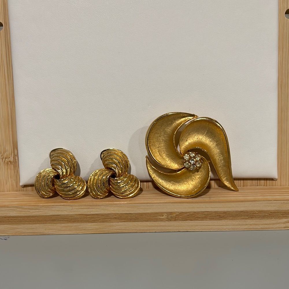 Elegant Gold Brooch and Clip Earring Set